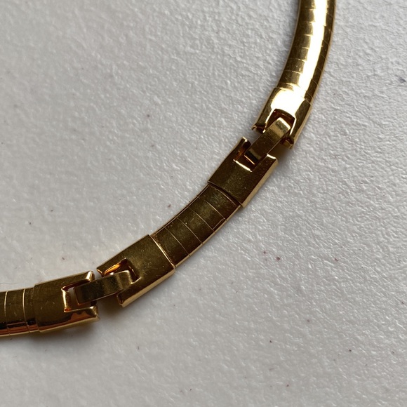 Gold necklace with rigid chain and small extender clasp - Picture 2 of 5